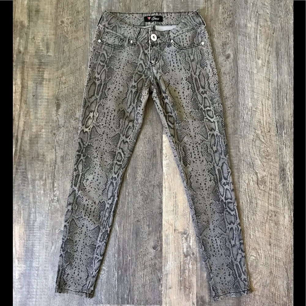 Like New Cindoti-Guess Lightweight Reptile Print Jeans-Perfect for Spring/Summer